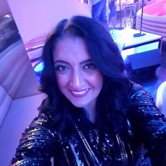 Meet your Posher, Sara - Picture 2 of 3